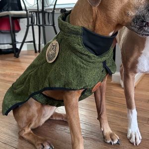 Wilderdog green coat size M with under belly straps and back leg straps.